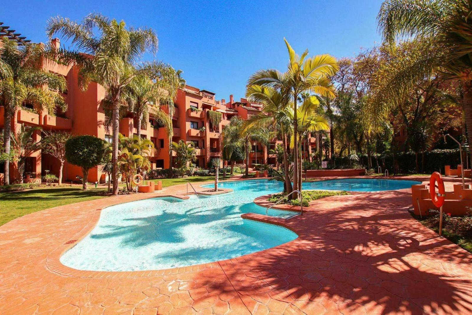 Piso 4 Hab. - Elviria Playa Appartement Marbella Buitenkant foto