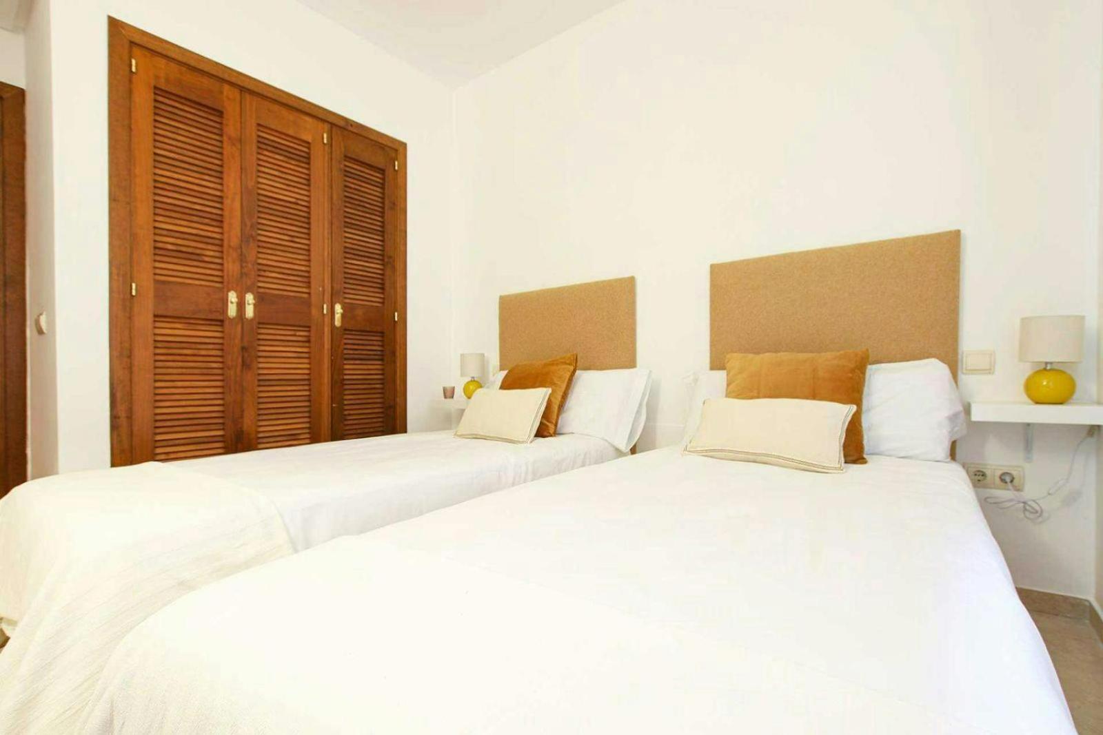 Piso 4 Hab. - Elviria Playa Appartement Marbella Buitenkant foto