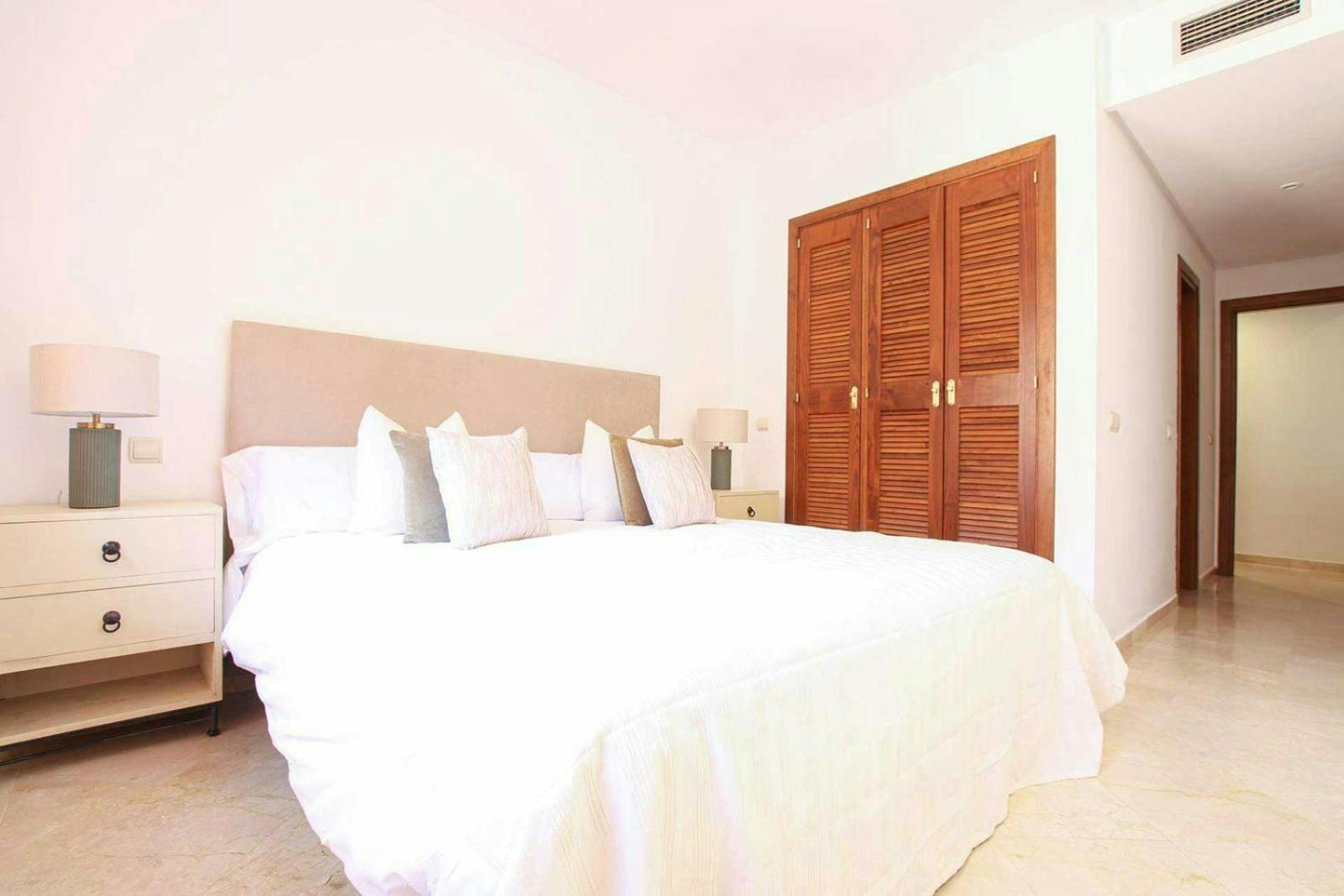 Piso 4 Hab. - Elviria Playa Appartement Marbella Buitenkant foto